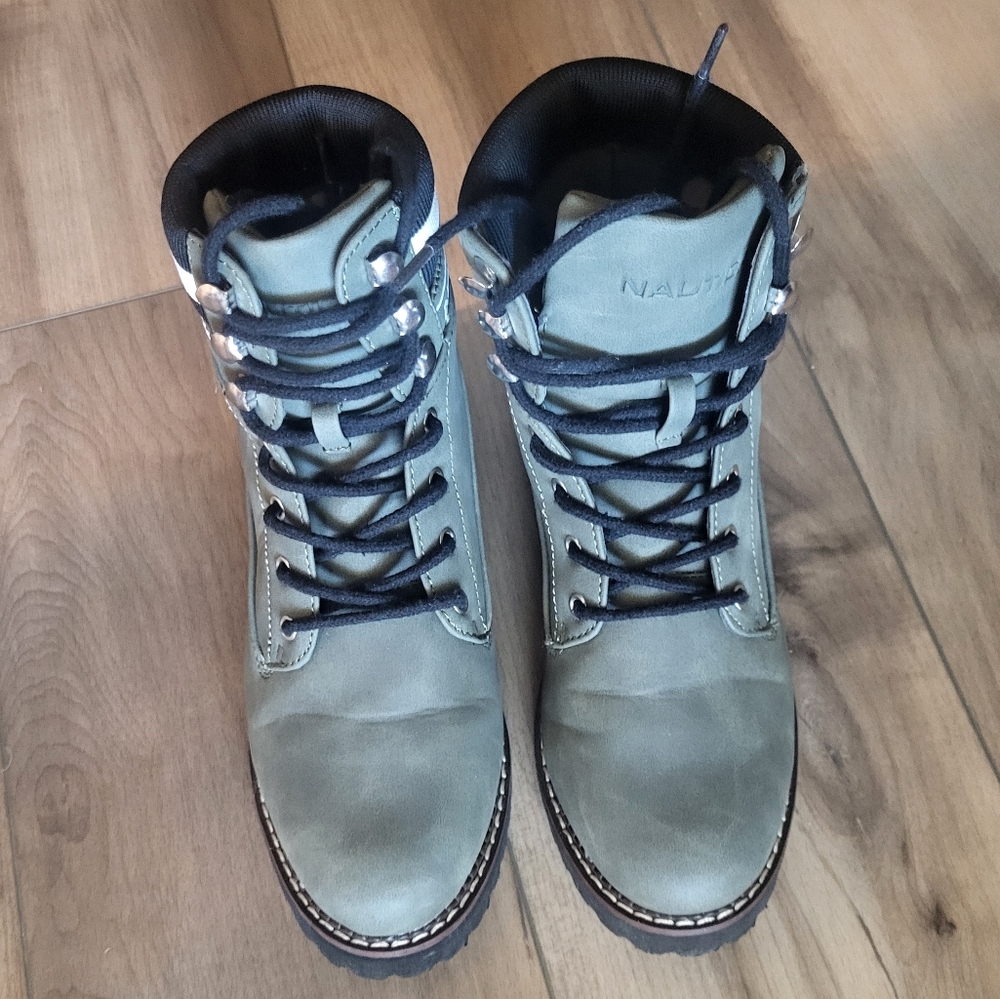 Nautica Women's Dress Explorer Hiking Boot